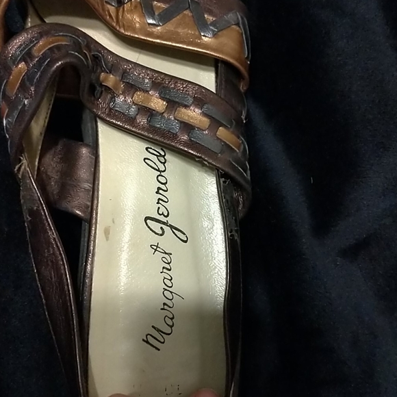 Shoes - Picture 2 of 4